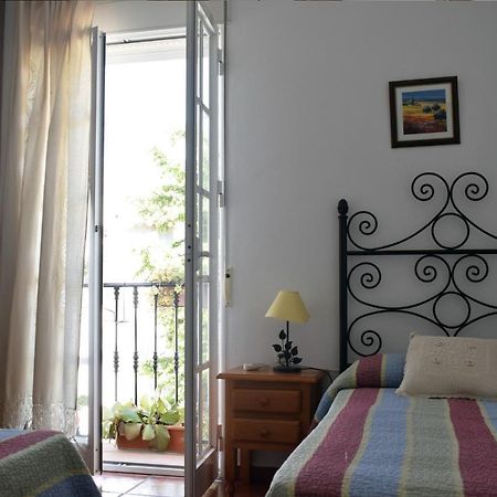 Cuevas del Becerro Casa Rural El Puente מראה חיצוני תמונה